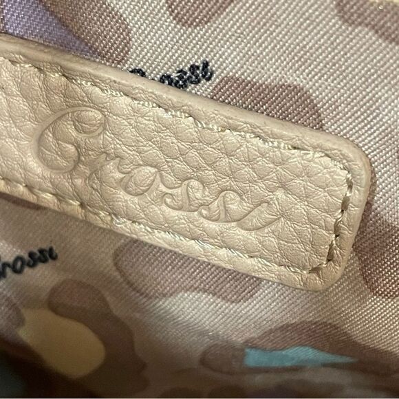 Crossi bow bag in blush Taupe with gold hardware - Picture 3 of 9